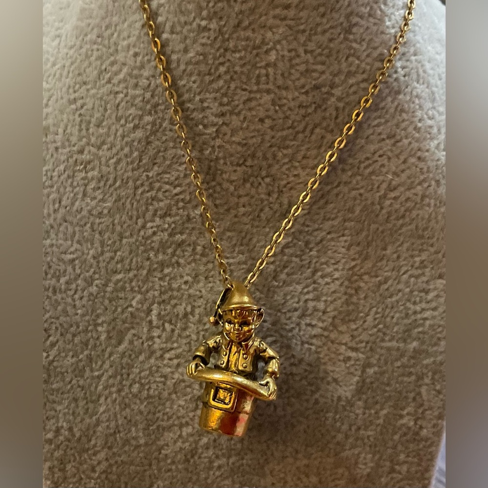 Franklin Mint:vintage 24k gold toned/plated lucky leprechaun charm and 18’’chain